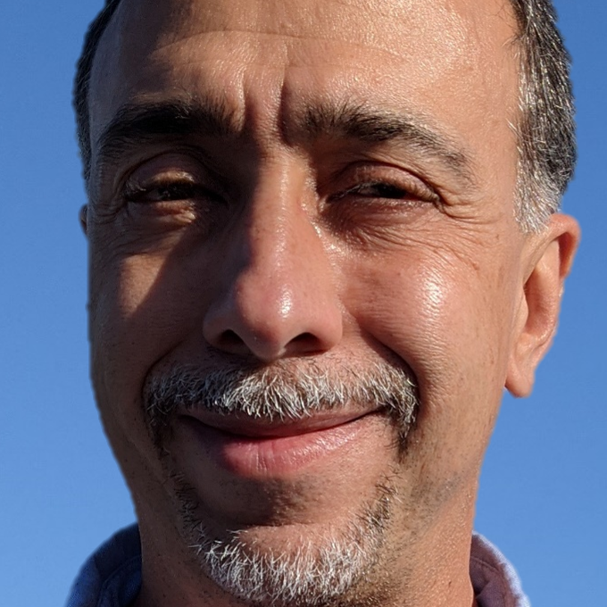 Headshot Ricardo Silva 2.png